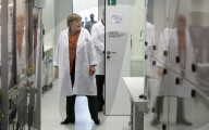 NEWS - Bundeskanzlerin Angela Merkel besucht Zentrum für Neurodegenerative Erkrankungen in Bonn 