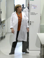 NEWS - Bundeskanzlerin Angela Merkel besucht Zentrum für Neurodegenerative Erkrankungen in Bonn 