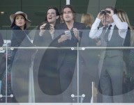 PEOPLE - Cheltenham Festival: Stimmung unter den Promis auf den VIP Tribünen