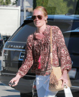 PEOPLE - Sonnenbrand: Cat Deeley in West Hollywood unterwegs