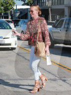 PEOPLE - Sonnenbrand: Cat Deeley in West Hollywood unterwegs
