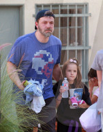 PEOPLE - Nach dem Alkoholentzug: Ben Affleck holt Seraphina vom Karateunterricht in Santa Monica ab