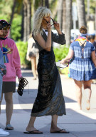 PEOPLE - Karolina Kurkova posiert für Harper's Bazaar in Miami