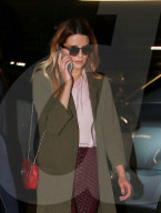 PEOPLE - Mischa Barton verlässt das Anwaltsbüro in LA