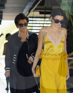 PEOPLE - Girls out: Kourtney Kardashian mit Kendall und Kris Jenner unterwegs