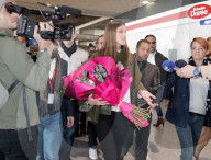 PEOPLE - Paris: Herzlicher Empfang für Miss Univers Iris Mittenaere am Flughafen 
