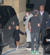 PEOPLE - Die Kardashians gehen mit den Kindern zum Dinner ins Nobu
