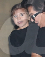 PEOPLE - Die Kardashians gehen mit den Kindern zum Dinner ins Nobu