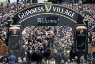 PEOPLE - St . Patrick's Day am Cheltenham Festival