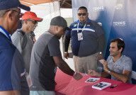 PEOPLE - Indian Wells: Roger Federer gibt Autogramme