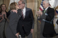 NEWS - US Vize-Präsident verteidigt den neuen Direktor Dan Coats