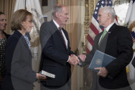 NEWS - US Vize-Präsident verteidigt den neuen Direktor Dan Coats