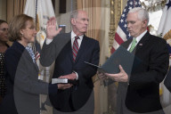 NEWS - US Vize-Präsident verteidigt den neuen Direktor Dan Coats