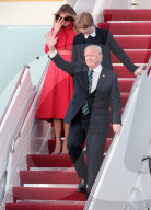 NEWS - Palm Beach: Trump landet mit Melania und Barron 