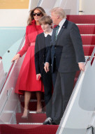 NEWS - Palm Beach: Trump landet mit Melania und Barron 