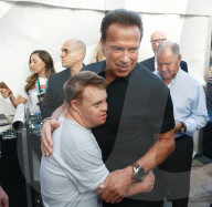 PEOPLE - Arnold Schwarzenegger am 'Family Walk' in Melbourne