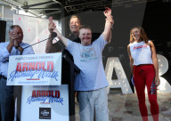 PEOPLE - Arnold Schwarzenegger am 'Family Walk' in Melbourne