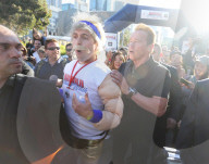 PEOPLE - Arnold Schwarzenegger am 'Family Walk' in Melbourne