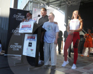 PEOPLE - Arnold Schwarzenegger am 'Family Walk' in Melbourne