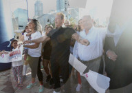 PEOPLE - Arnold Schwarzenegger am 'Family Walk' in Melbourne