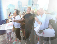 PEOPLE - Arnold Schwarzenegger am 'Family Walk' in Melbourne