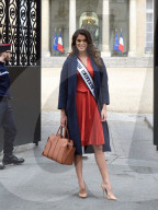 PEOPLE - Iris Mittenaere zu Besuch im Elysee Palast