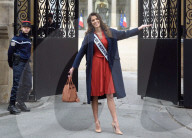 PEOPLE - Iris Mittenaere zu Besuch im Elysee Palast