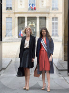 PEOPLE - Iris Mittenaere zu Besuch im Elysee Palast