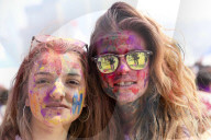 NEWS - Südkorea: Holi Hai Festival in Busan