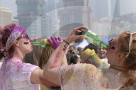 NEWS - Südkorea: Holi Hai Festival in Busan