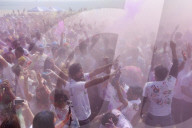 NEWS - Südkorea: Holi Hai Festival in Busan