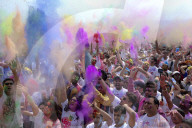 NEWS - Südkorea: Holi Hai Festival in Busan