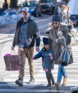 PEOPLE - Sienna Miller mit Tom Sturridge und Marlowe im West Village unterwegs
