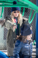 PEOPLE - Sienna Miller mit Tom Sturridge und Marlowe im West Village unterwegs