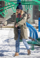 PEOPLE - Sienna Miller mit Tom Sturridge und Marlowe im West Village unterwegs