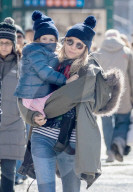 PEOPLE - Sienna Miller mit Tom Sturridge und Marlowe im West Village unterwegs