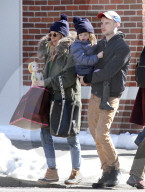PEOPLE - Sienna Miller mit Tom Sturridge und Marlowe im West Village unterwegs