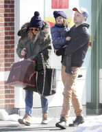 PEOPLE - Sienna Miller mit Tom Sturridge und Marlowe im West Village unterwegs