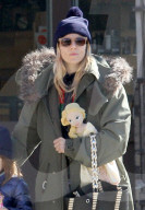 PEOPLE - Sienna Miller mit Tom Sturridge und Marlowe im West Village unterwegs