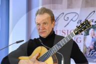 PEOPLE - Sting und Trudie Styler werben für ihren Wein in Düsseldorf 