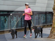 EXKLUSIV - Pippa joggt mit zwei Hunden durch London