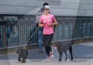 EXKLUSIV - Pippa joggt mit zwei Hunden durch London