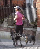 EXKLUSIV - Pippa joggt mit zwei Hunden durch London