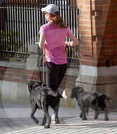 EXKLUSIV - Pippa joggt mit zwei Hunden durch London