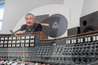 PORTRAIT - Pink Floyd Drummer Nick Mason im Tonstudio