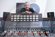 PORTRAIT - Pink Floyd Drummer Nick Mason im Tonstudio