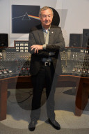 PORTRAIT - Pink Floyd Drummer Nick Mason im Tonstudio