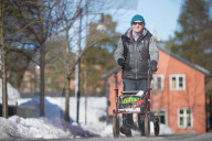 FEATURE - Schweden: Pokemon Go Fan (71) mit dem Rollator unterwegs