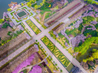 FEATURE - China: Farbenprächtiger Botanischer Garten von Luoyang aus der Vogelschau