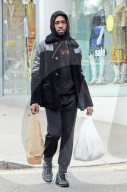 PEOPLE - Auf Shoppingtour in London: Rapper Tinie Tempah mit  Girlfriend